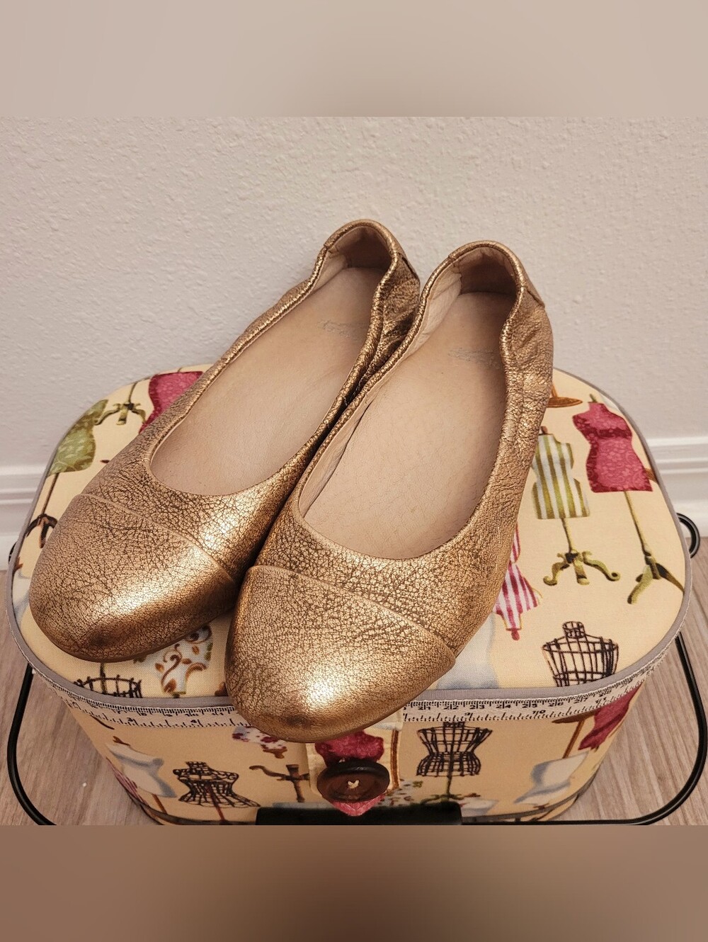 Dansko Lisanne Rounded Metallic Gold Leather Fabric Hidden Wedge Ballet Flats 38